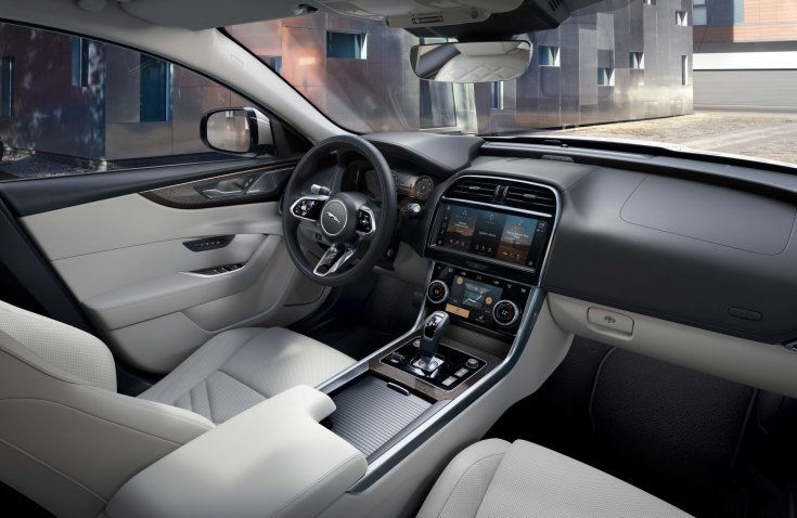 Jaguar XE modell belső tere
