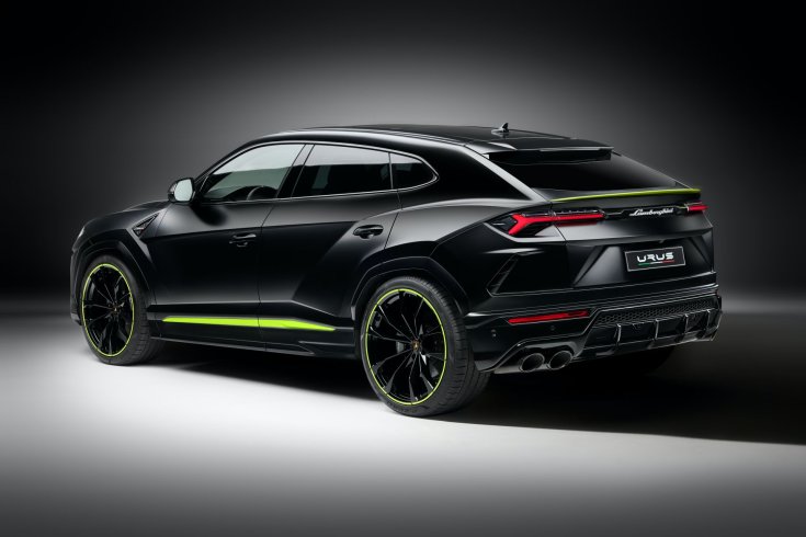 Különleges Lamborghini Urus kiadás, hátulról, féloldalról