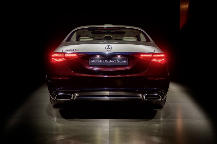 Új 2021-es Mercedes-Maybach S-osztály hátulról