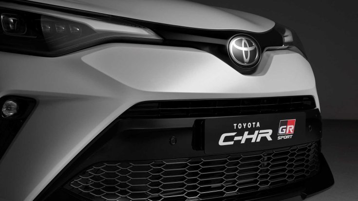 Toyota C-HR GR Sport modell orra közelről, féloldalról