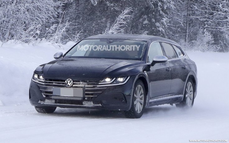 2021-es Volkswagen Arteon Shooting Brake kémfotó elölről