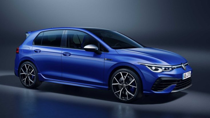 2022-es Volkswagen Golf R féloldalasan szemből