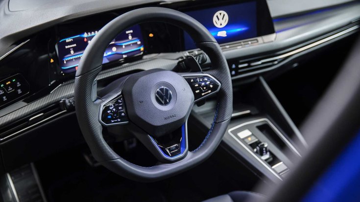 2022-es Volkswagen Golf R kormánya és műszerfala
