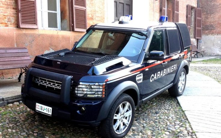 Land Rover Discovery szemből