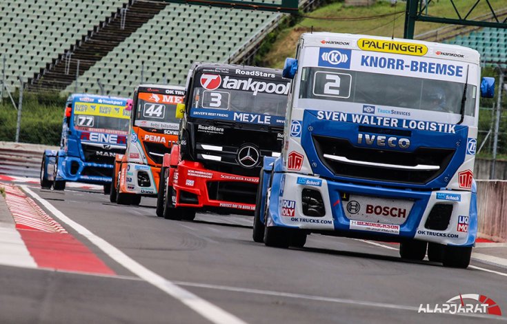 Versenykamionok a Hungaroring boxutcájában