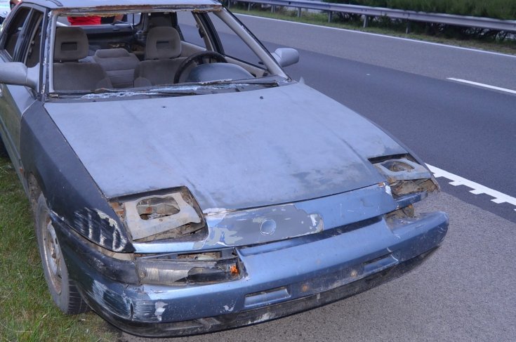Mazda 323 szemből
