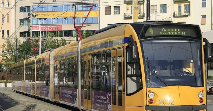 A 4-es villamos szemből