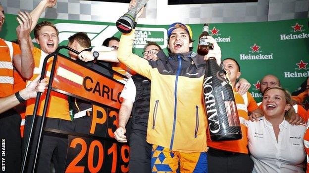 Sainz ünnepel