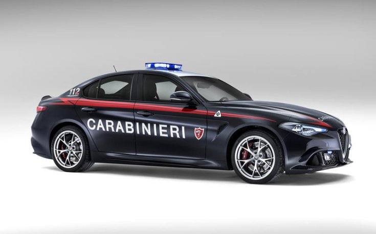 Alfa Romeo Quadrifoglio oldalról