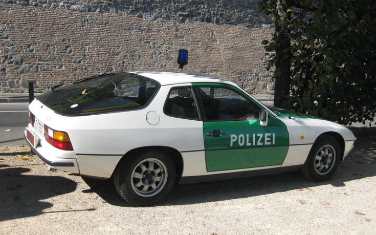 Porsche 924 rendőrautó