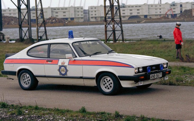 Ford Capri 2.8i oldalról