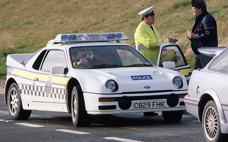 Ford RS200 rendőrautó szemből