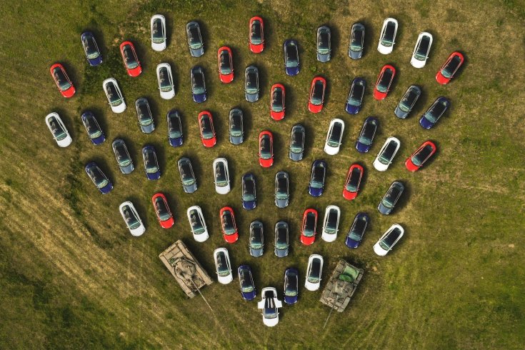 60 tesla egy képen tesla.hu