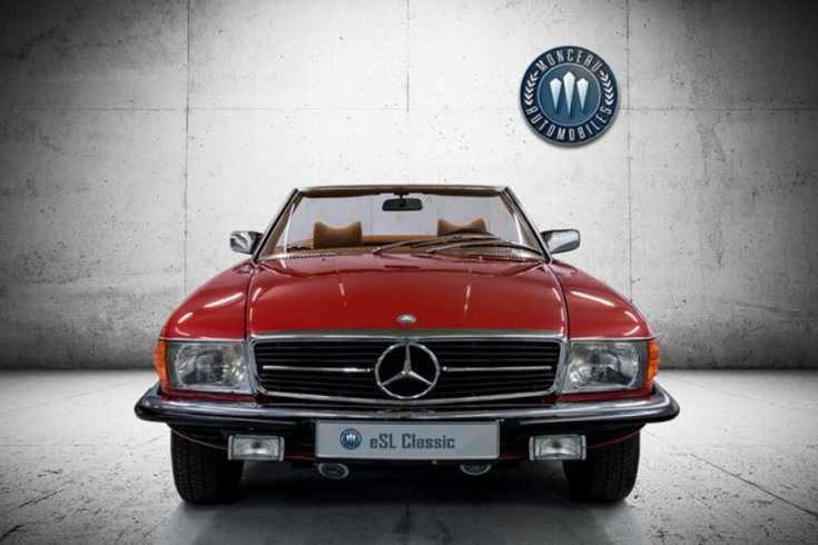 A Mercedes eSL szemből fotózva