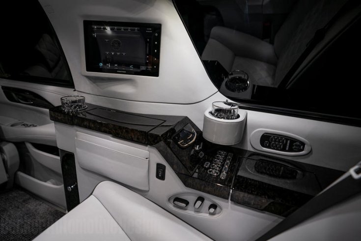 2019-es Cadillac Escalade limuzin utastere