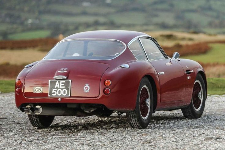 Aston Martin DB4 GT Zagato hátulról fotózva