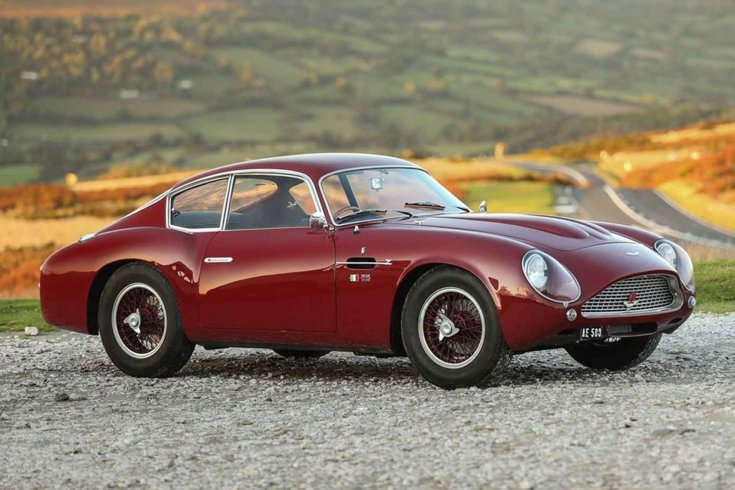 Aston Martin DB4 GT Zagato oldalról fotózva