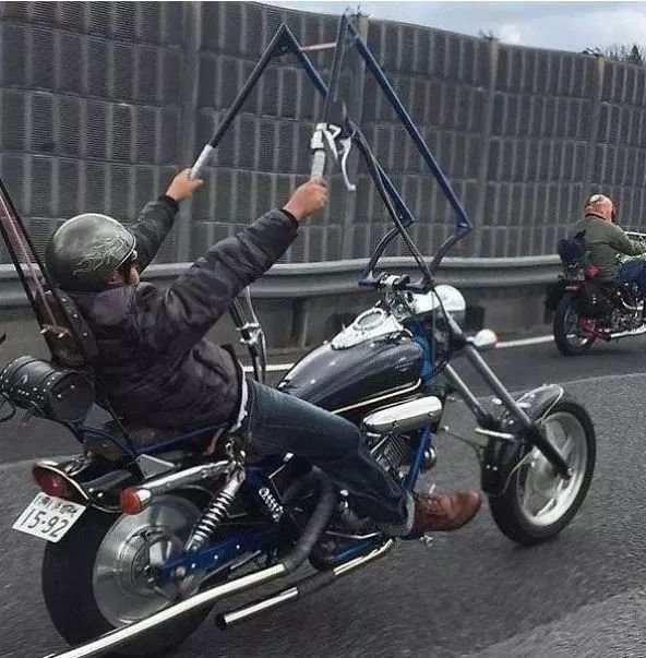 A motorozás menő, csak el ne aludj a nagy kényelemben