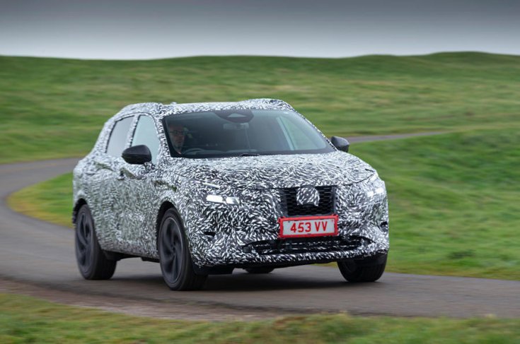 2021-es Nissan Qashqai tesztelés közben, szemből