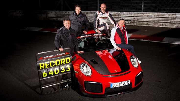 A csapat a 911 GT2 RS mellett