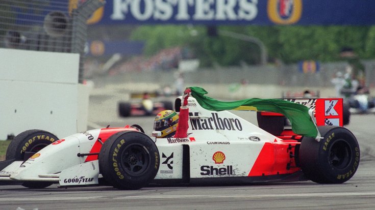 Senna pályafutása utolsó győzelmét ünnepli 1993-ban Adelaide-ben