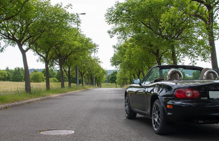 Mazda MX5 NB hátulról fotózva