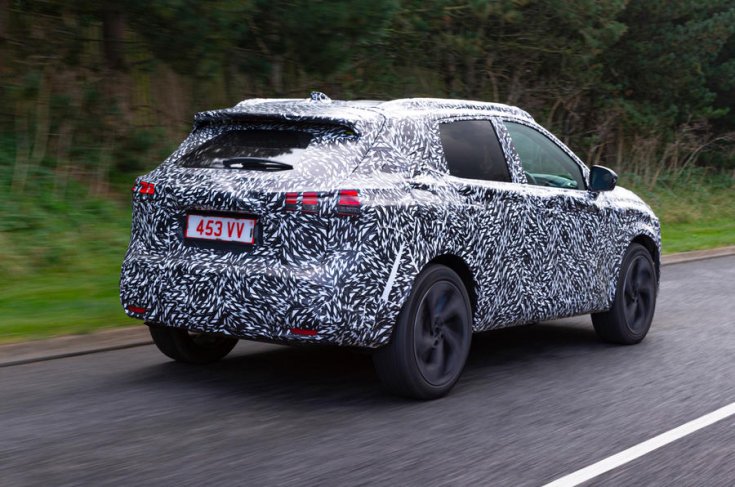 2021-es Nissan Qashqai tesztelés közben, hátulról