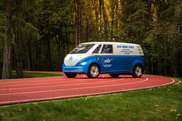 Volkswagen I.D. Buzz Cargo egy futópályán