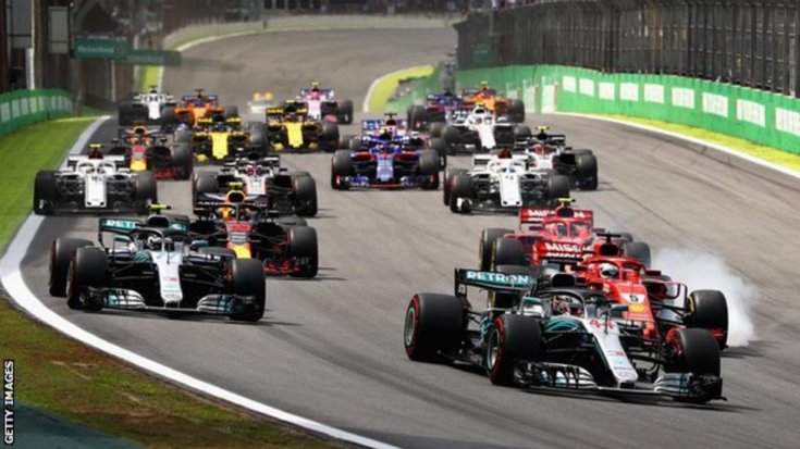 Hamilton a többiek előtt
