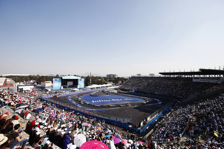 A Mexikói pálya stadion része felülről