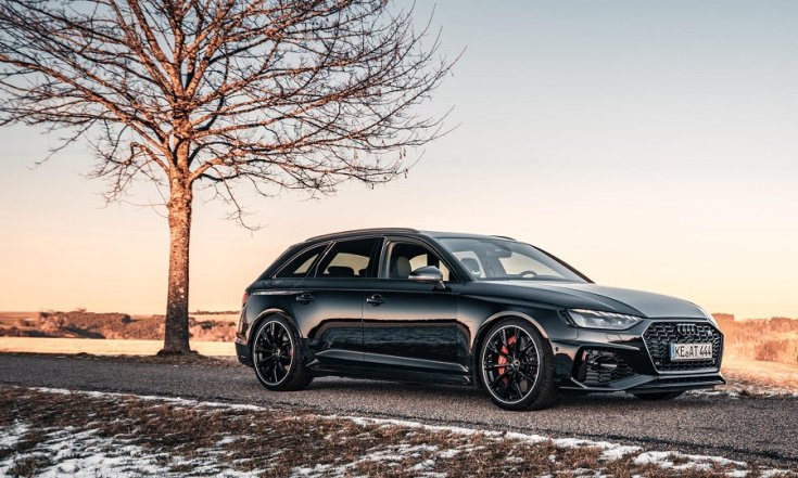ABT Audi RS4 fényes fekete színben