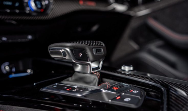 Az ABT RS4-S belső terének egy részlete, a váltó