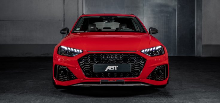 Az ABT RS4-S egy garázsban elölről