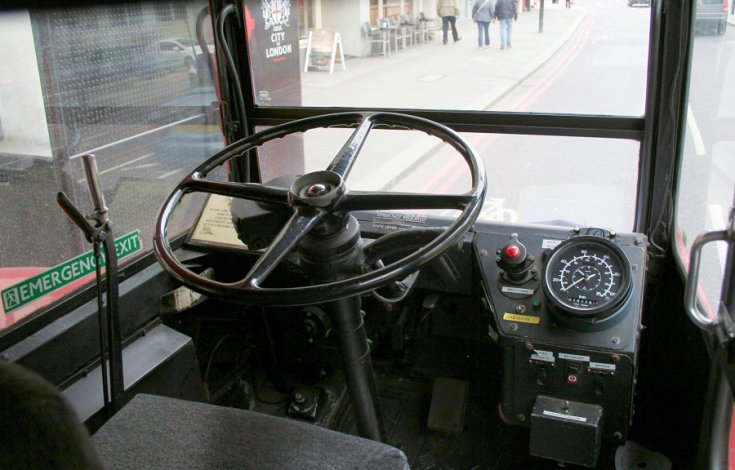 AEC Routemaster, sofőrfülke, hátulról