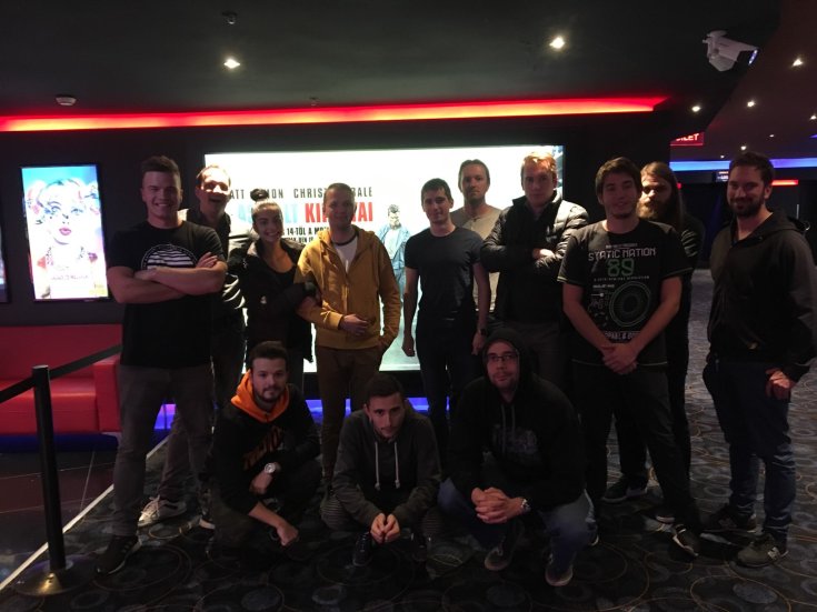 Alapjárat csapata Az aszfalt királyai című film vetítése előtt