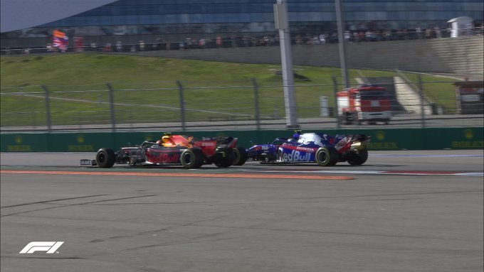Albon vs Gasly előzés Szocsi 2019