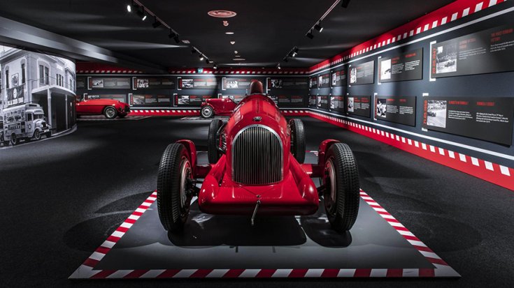 Alfa Romeo Gran Premio Tipo b p3 szemből fotózva a kiállításon