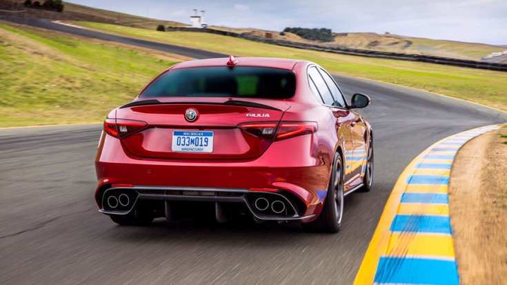 Az Alfa Romeo Giulia Quadrifoglio hátulról
