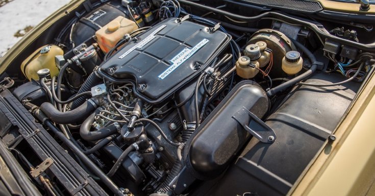 1970 Alfa Romeo Montreal, RM Sotheby’s Aukció, motortér, felülről, sárga