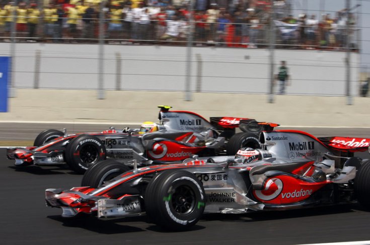 Alonso nagyot csatázott Hamiltonnal