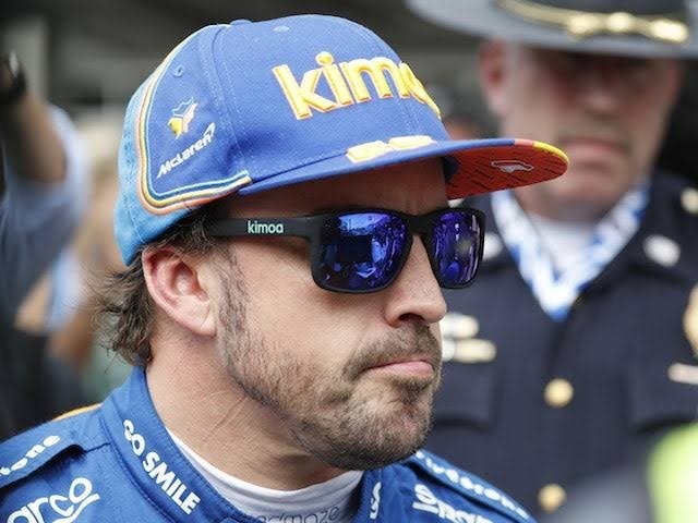 Alonso baseballsapkában