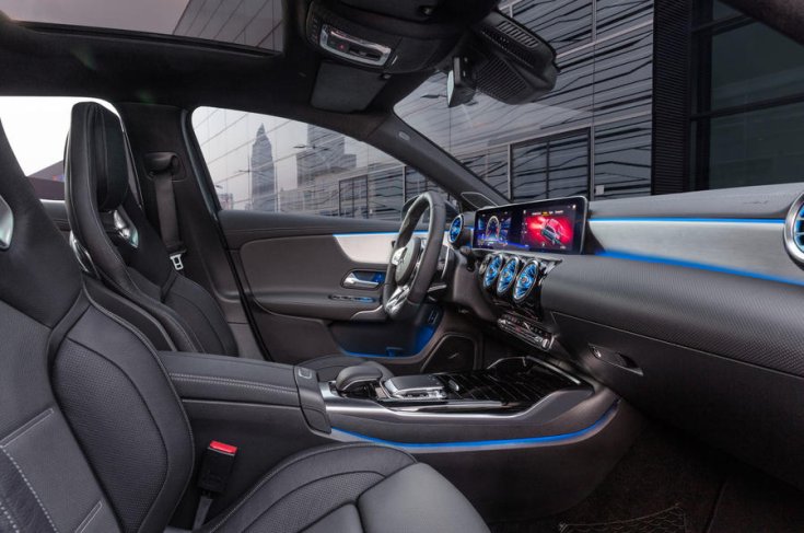Mercedes-Benz AMG A35 szedán beltere