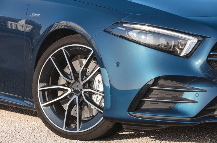 Mercedes-Benz AMG A35 szedán jobb orra