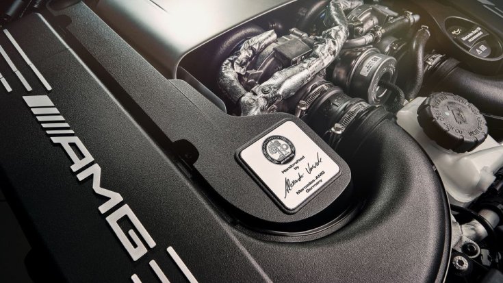 Egy AMG motor felső nézetből
