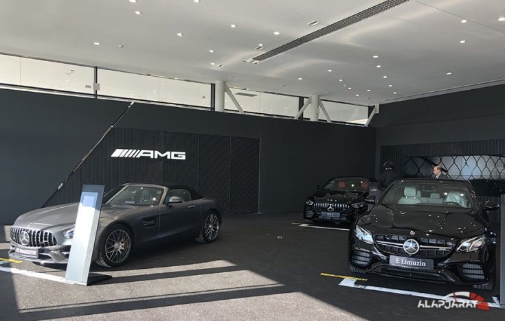 AMG-k egymás mellett, szemből fotózva