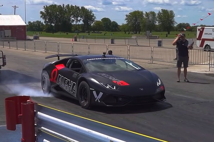 AMS Performance Lamborhini Huracan szemből, kerékfüstölés közben
