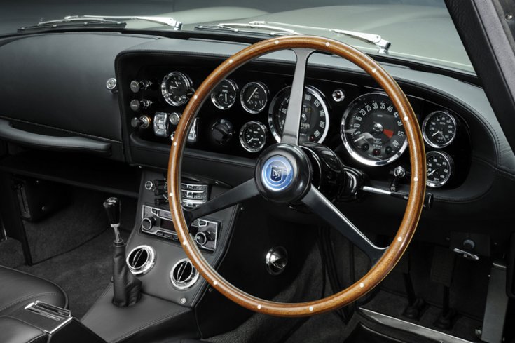 Aston Martin DB5 műszerfala