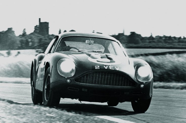 Aston Martin DB4 GT Zagato versenypályán