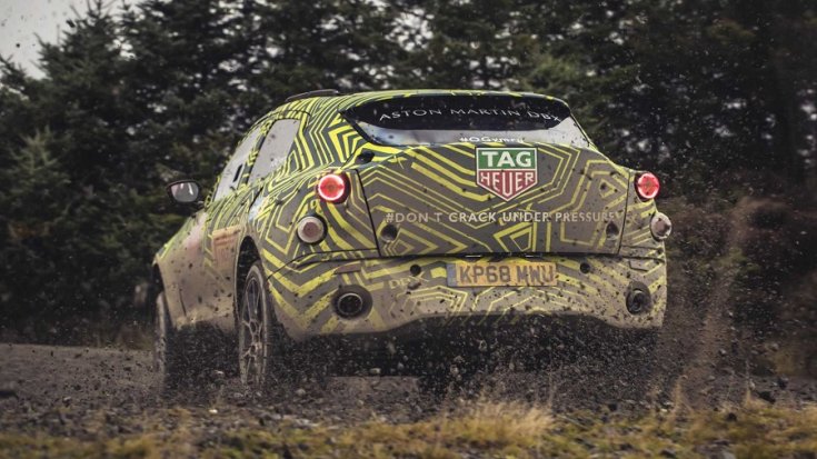 Aston Martin DBX hátulról