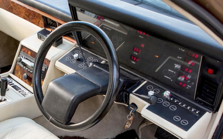 Aston Martin Lagonda kormány